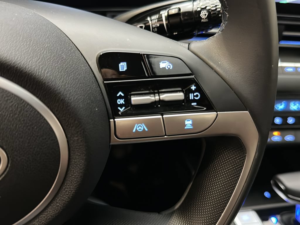 Certified 2025 Hyundai Elantra SEL FWD image 24