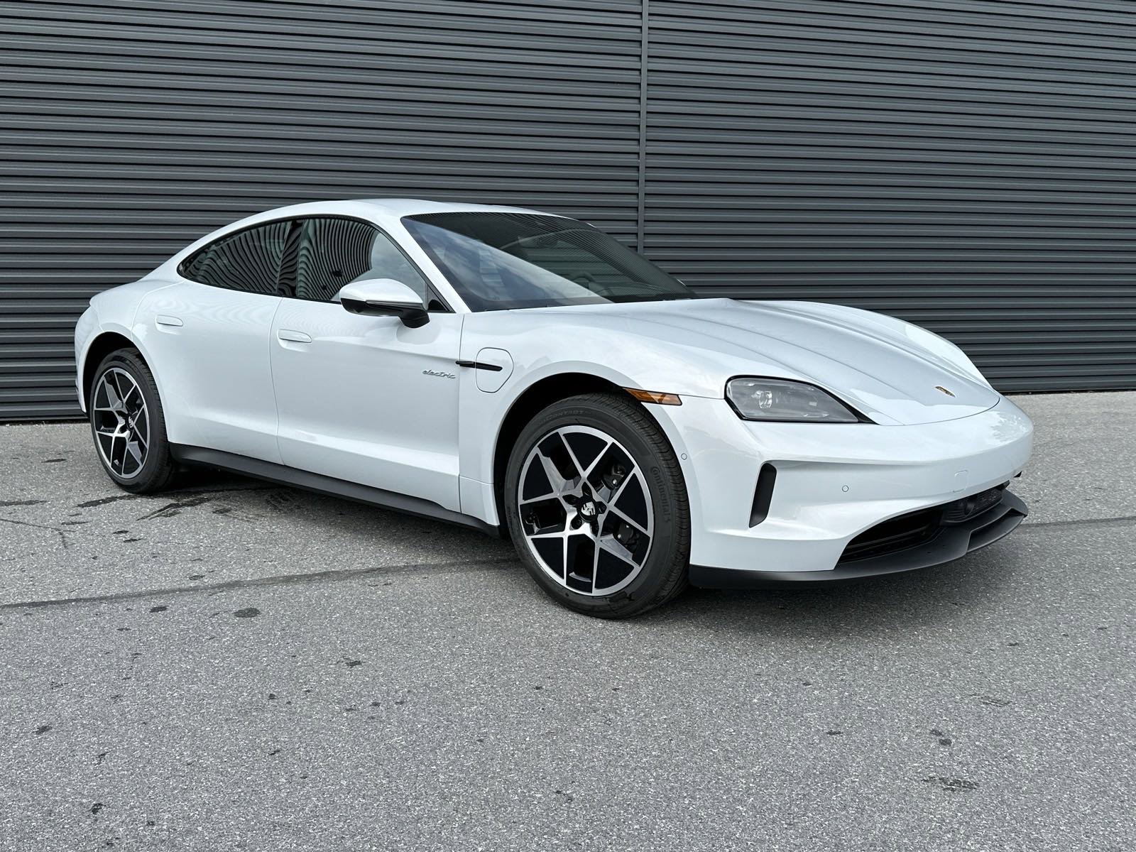 New 2025 Porsche Taycan image 7