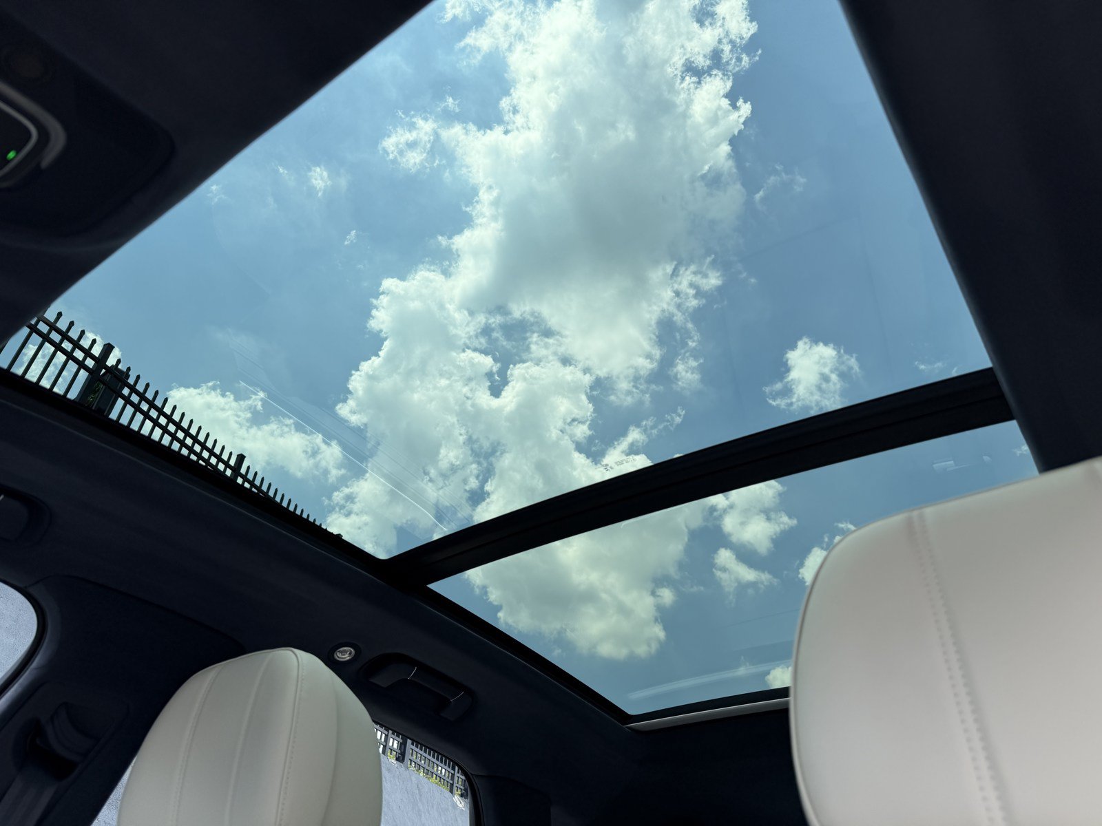 Certified 2023 Bentley Bentayga AWD/4WD image 34