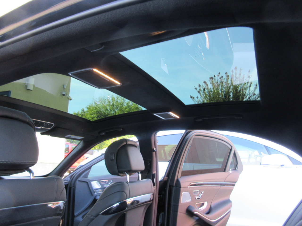 Used 2020 Mercedes-Benz S 560 Sedan w/ AMG Line Exterior image 64