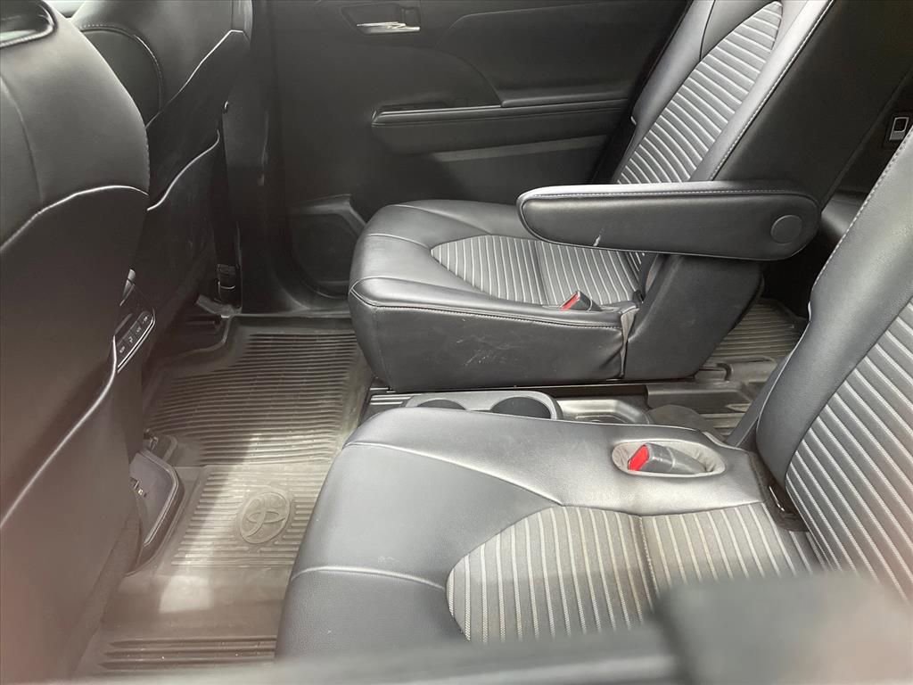 Used 2021 Toyota Highlander XSE image 3