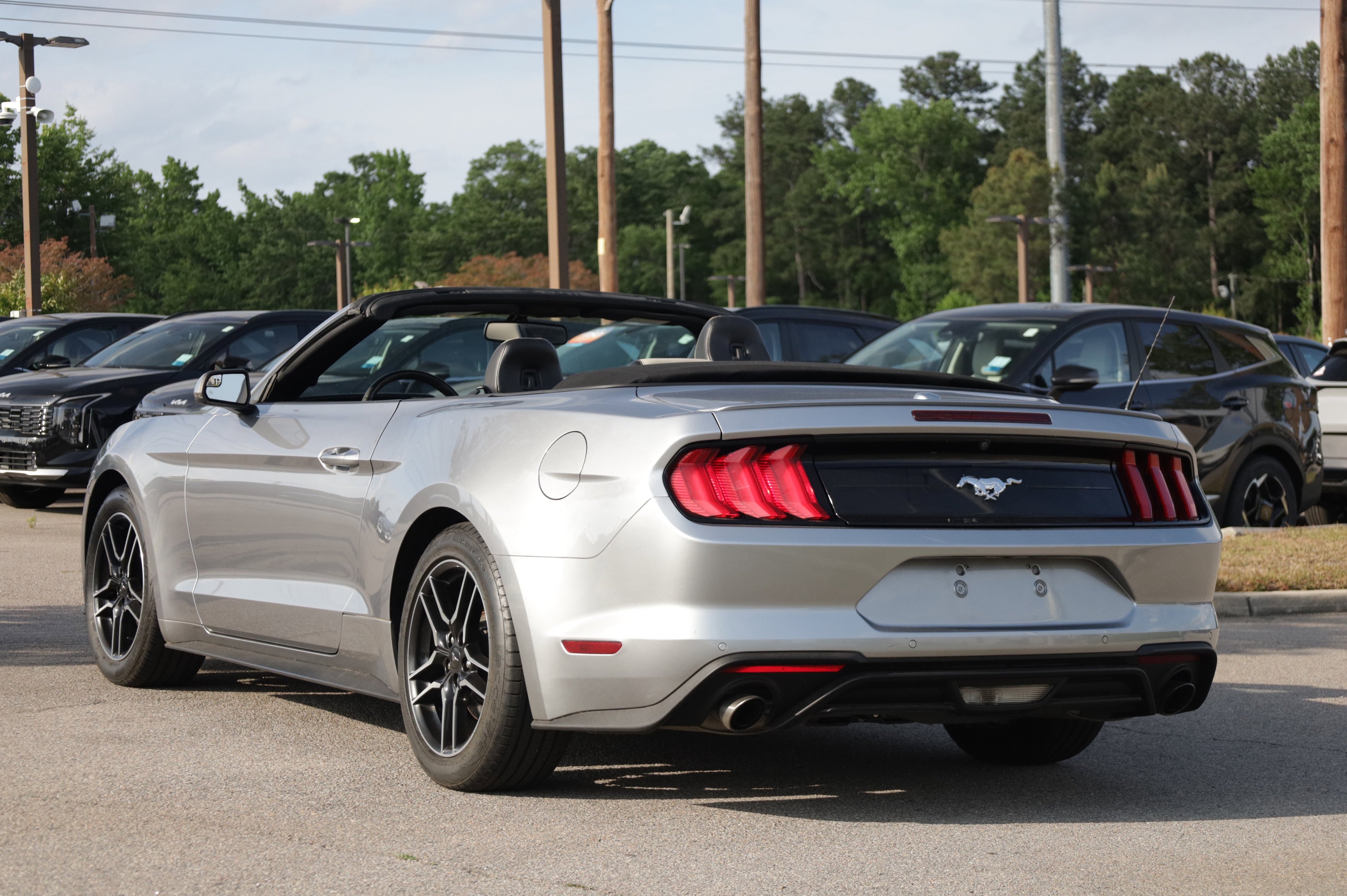 Used 2020 Ford Mustang Premium RWD image 3