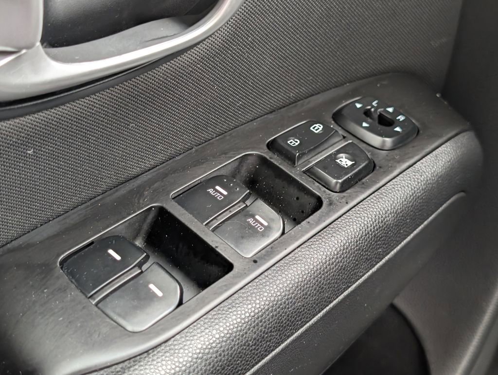 Used 2014 Kia Soul + FWD image 30