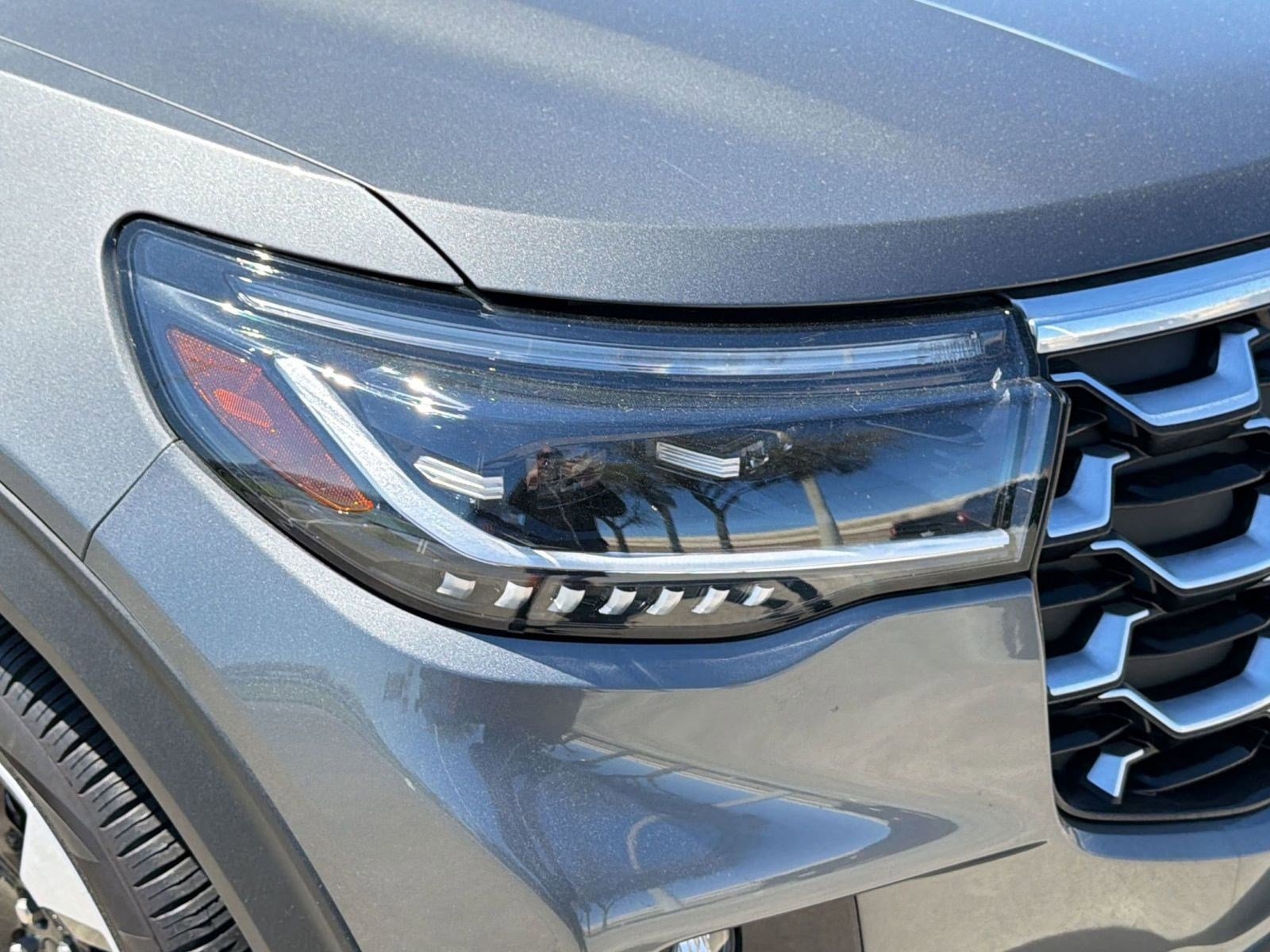 Used 2025 Ford Explorer Platinum w/ LUX Leather Package image 9