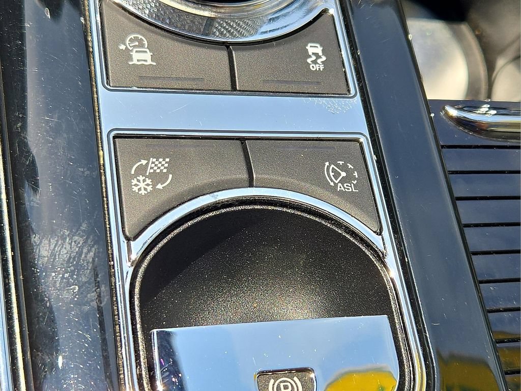Used 2017 Jaguar XJ L Portfolio AWD/4WD image 22