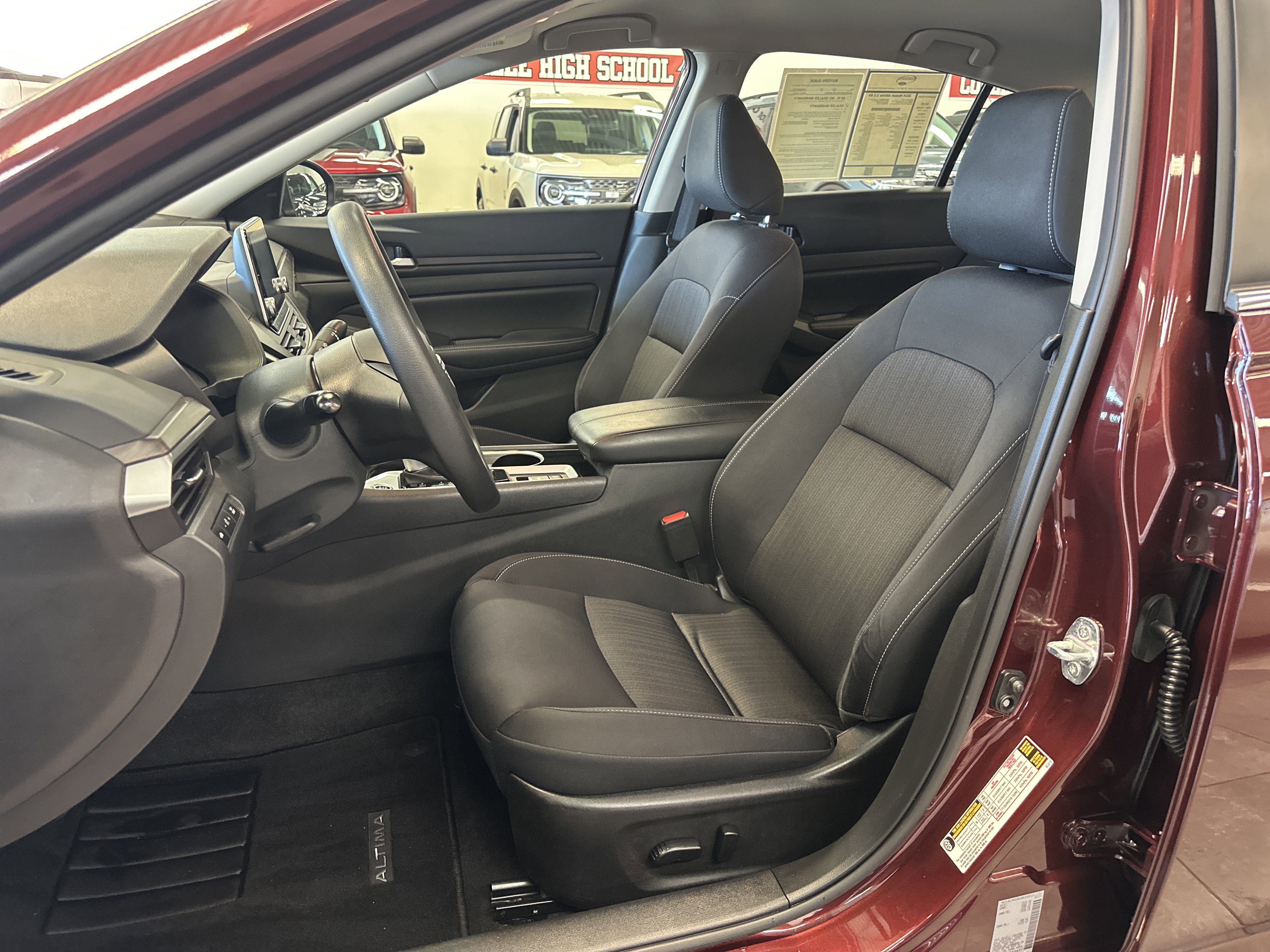 Used 2024 Nissan Altima 2.5 SV image 4