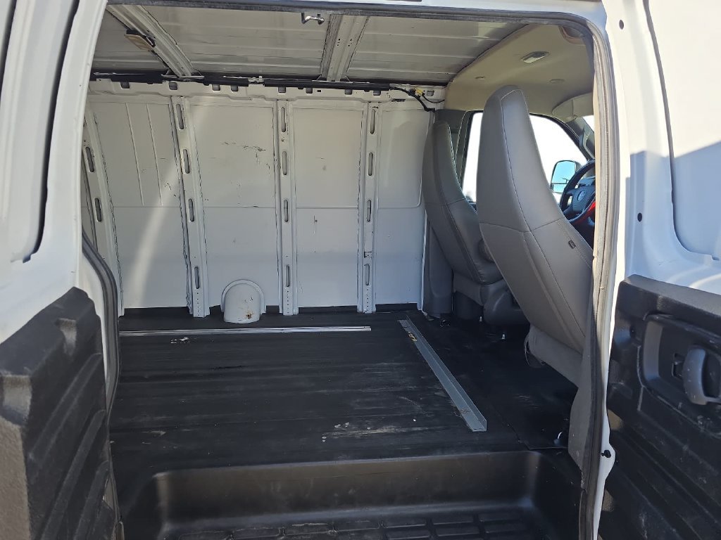 Used 2022 GMC Savana 3500 Extended RWD image 12