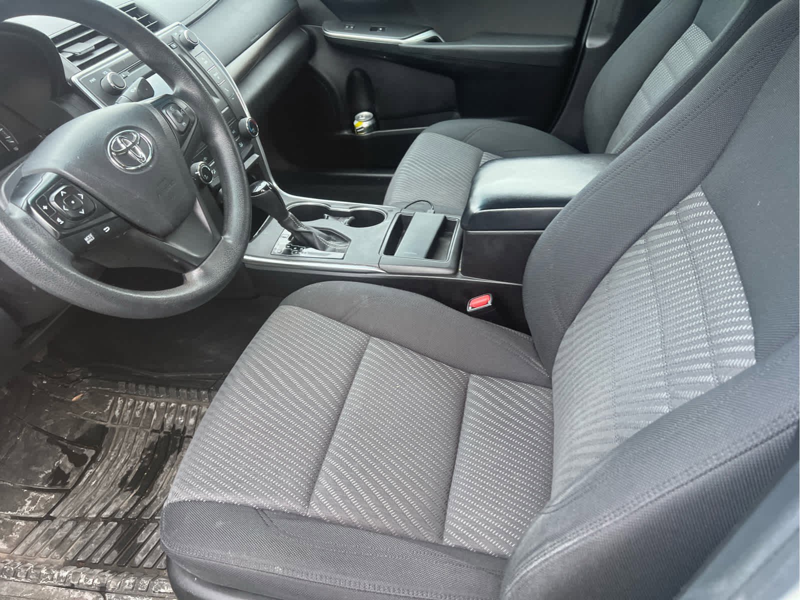 Used 2015 Toyota Camry LE image 8