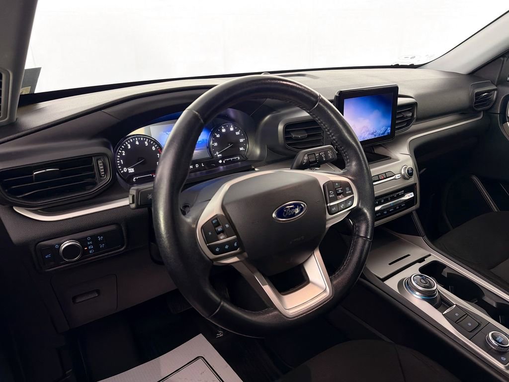 Used 2022 Ford Explorer XLT image 9