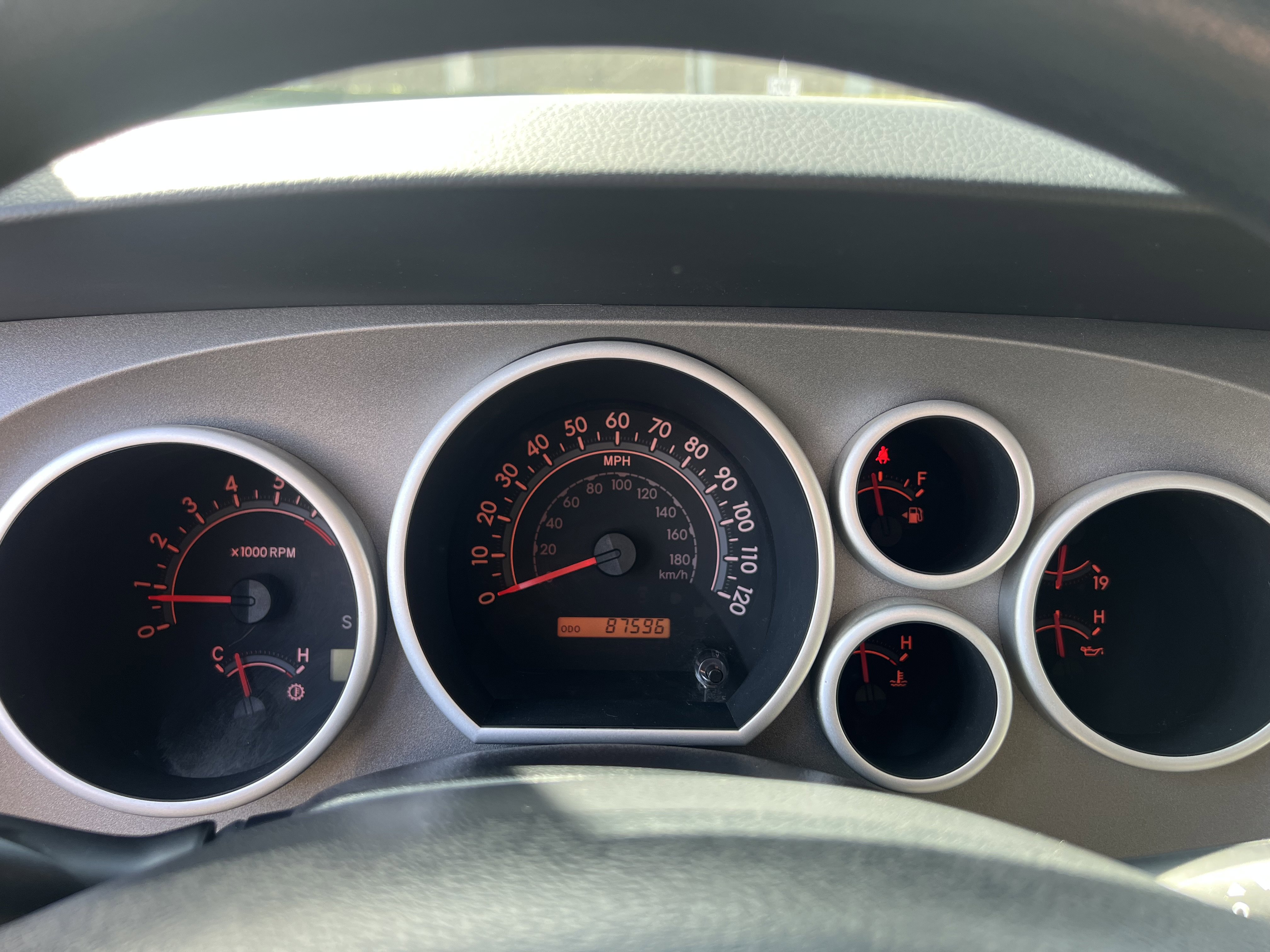 Used 2013 Toyota Tundra 4x4 CrewMax w/ SR5 Pkg image 26