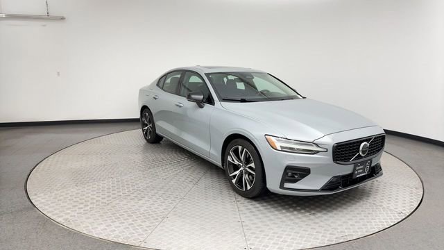 Certified 2025 Volvo S60 B5 Core image 8