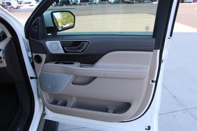 Used 2022 Lincoln Navigator L Reserve AWD/4WD image 23