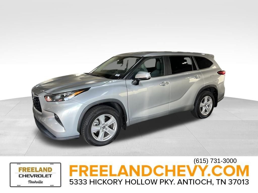 Used 2023 Toyota Highlander LE image 3