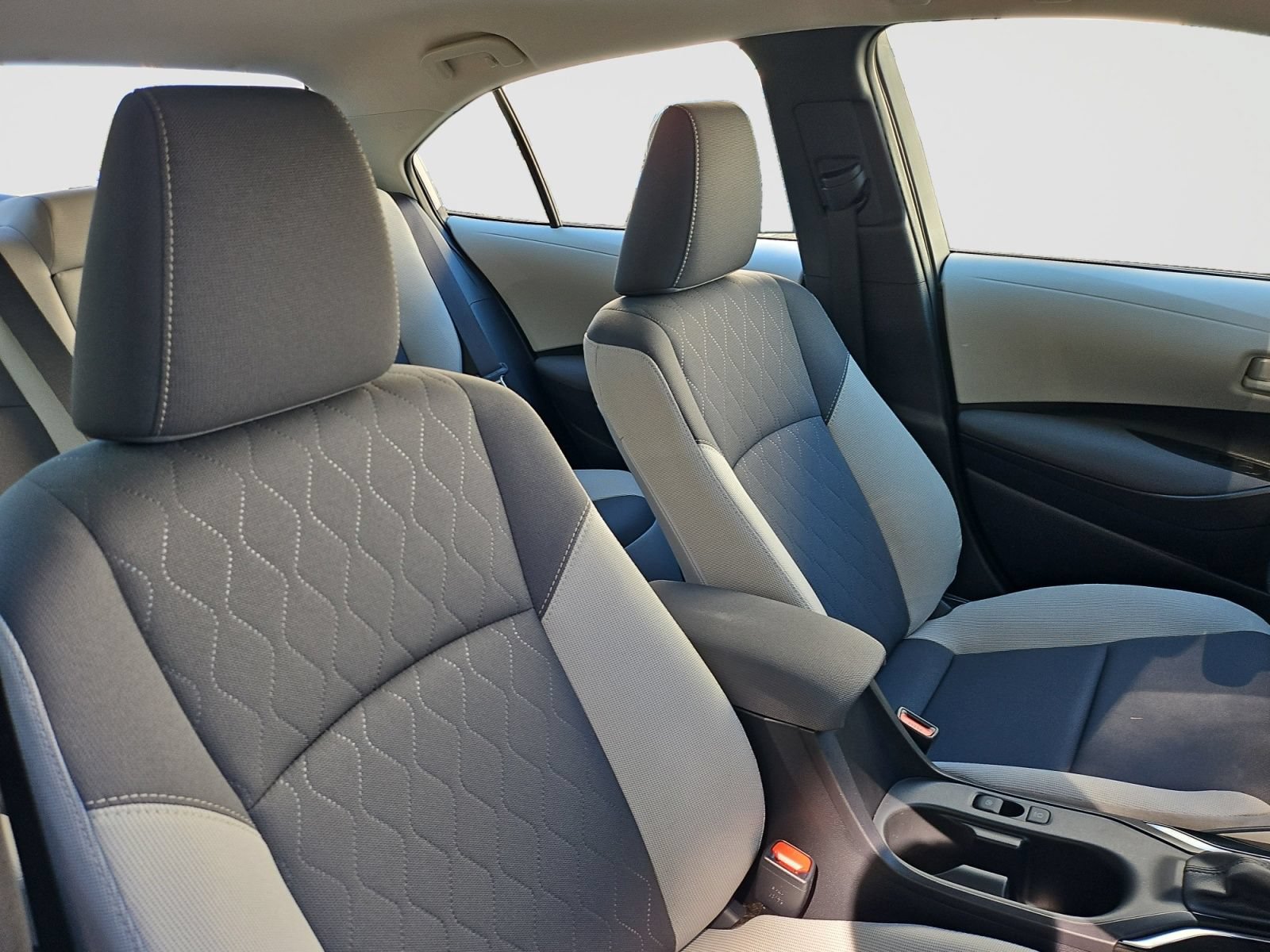 Used 2025 Toyota Corolla LE w/ Convenience Package FWD image 18