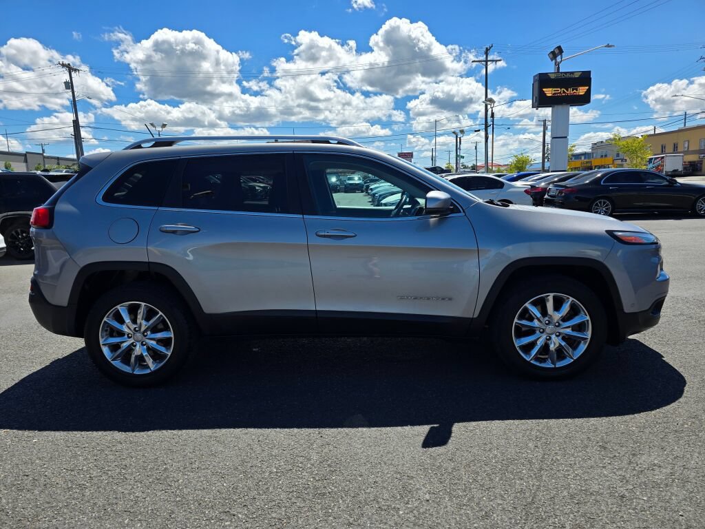 Used 2015 Jeep Cherokee Limited w/ Technology Group AWD/4WD image 5