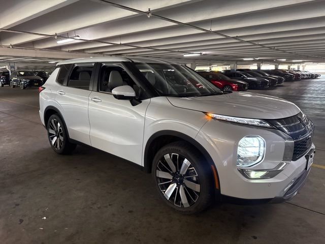 Used 2025 Mitsubishi Outlander SE AWD/4WD image 3