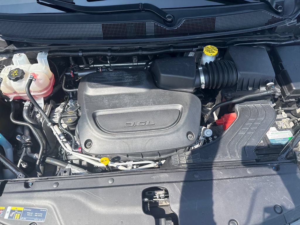 Used 2025 Chrysler Pacifica Limited FWD image 25