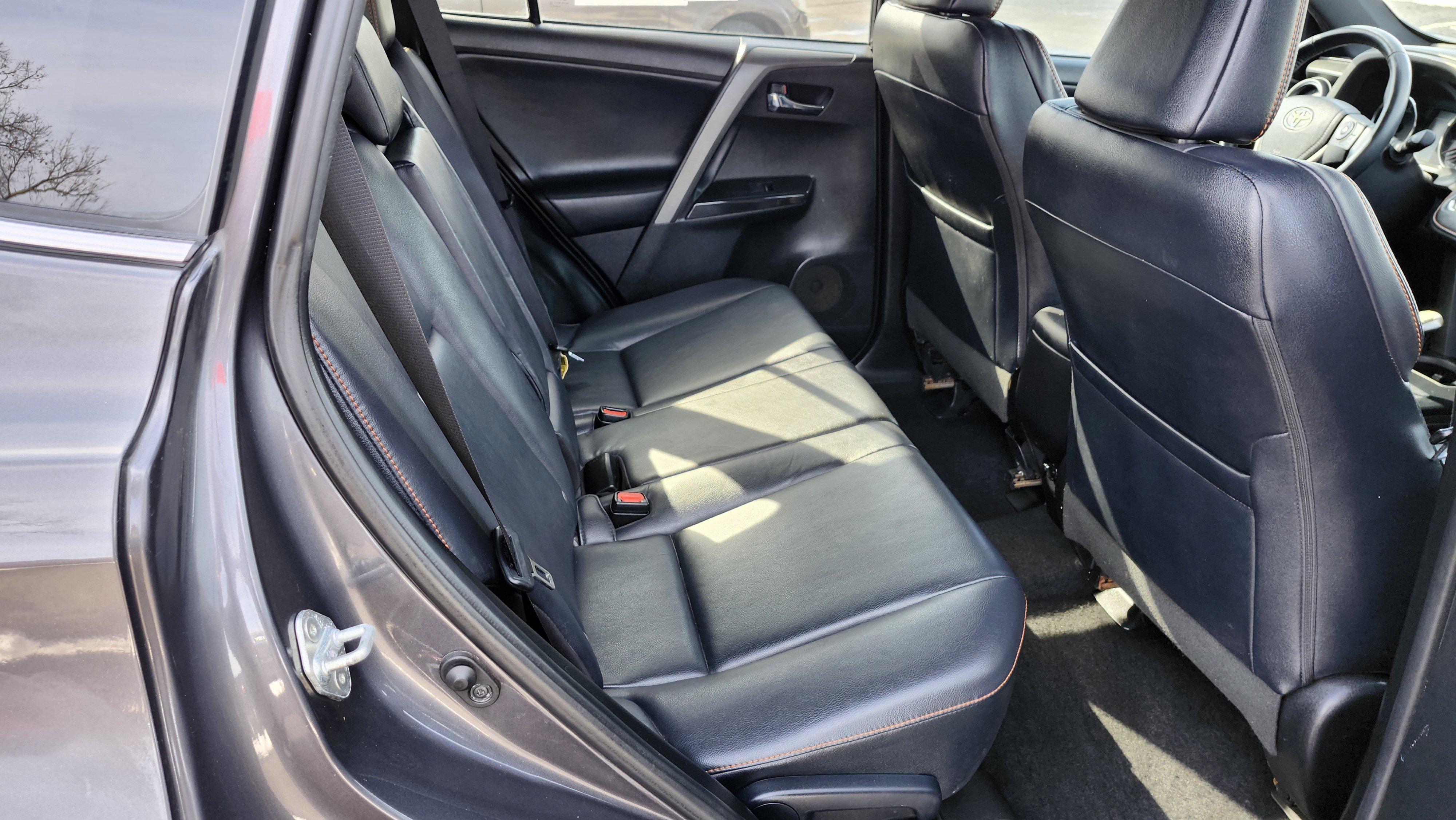 Used 2016 Toyota RAV4 SE image 18