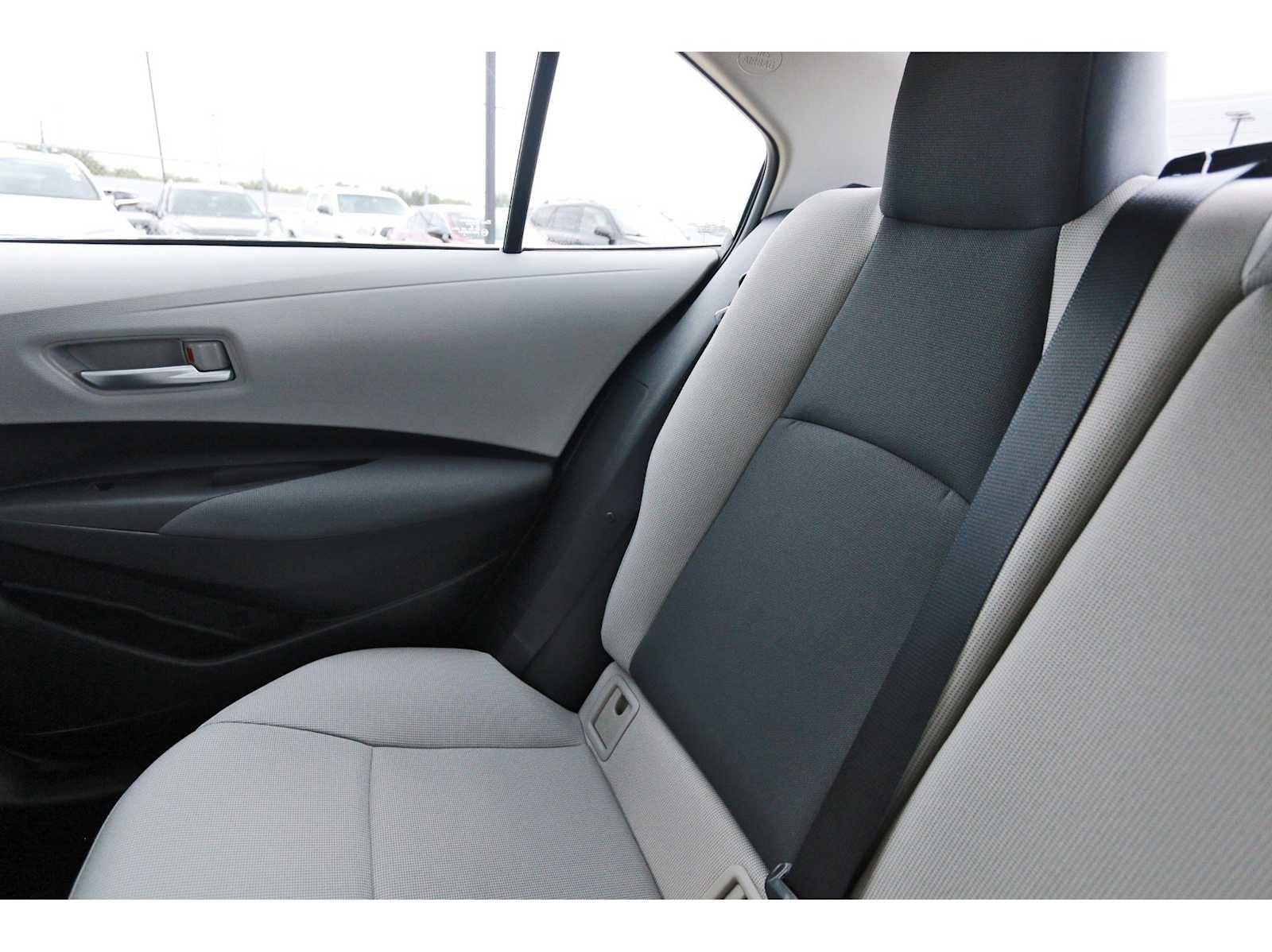 Used 2021 Toyota Corolla LE FWD image 9