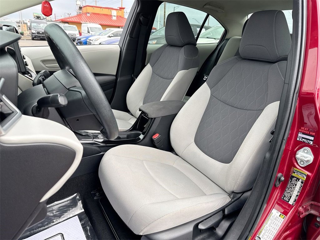 Used 2022 Toyota Corolla LE image 11