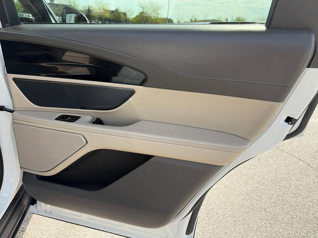Used 2025 Lincoln Nautilus Premier AWD/4WD image 28