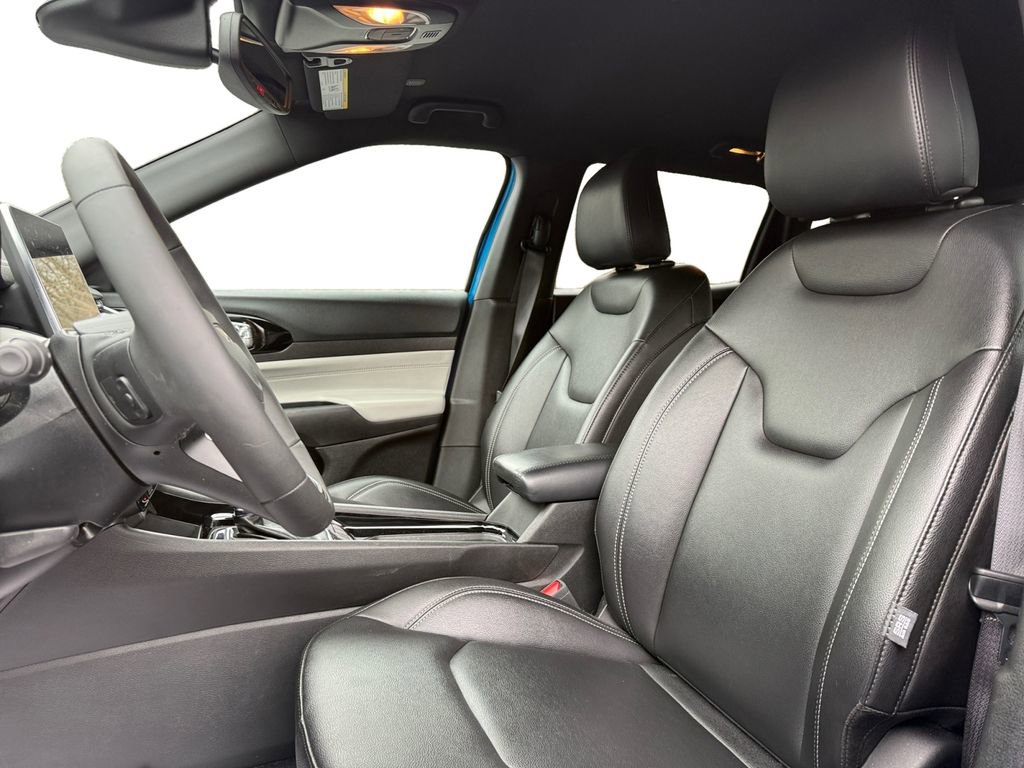 Used 2025 Jeep Compass Limited image 9