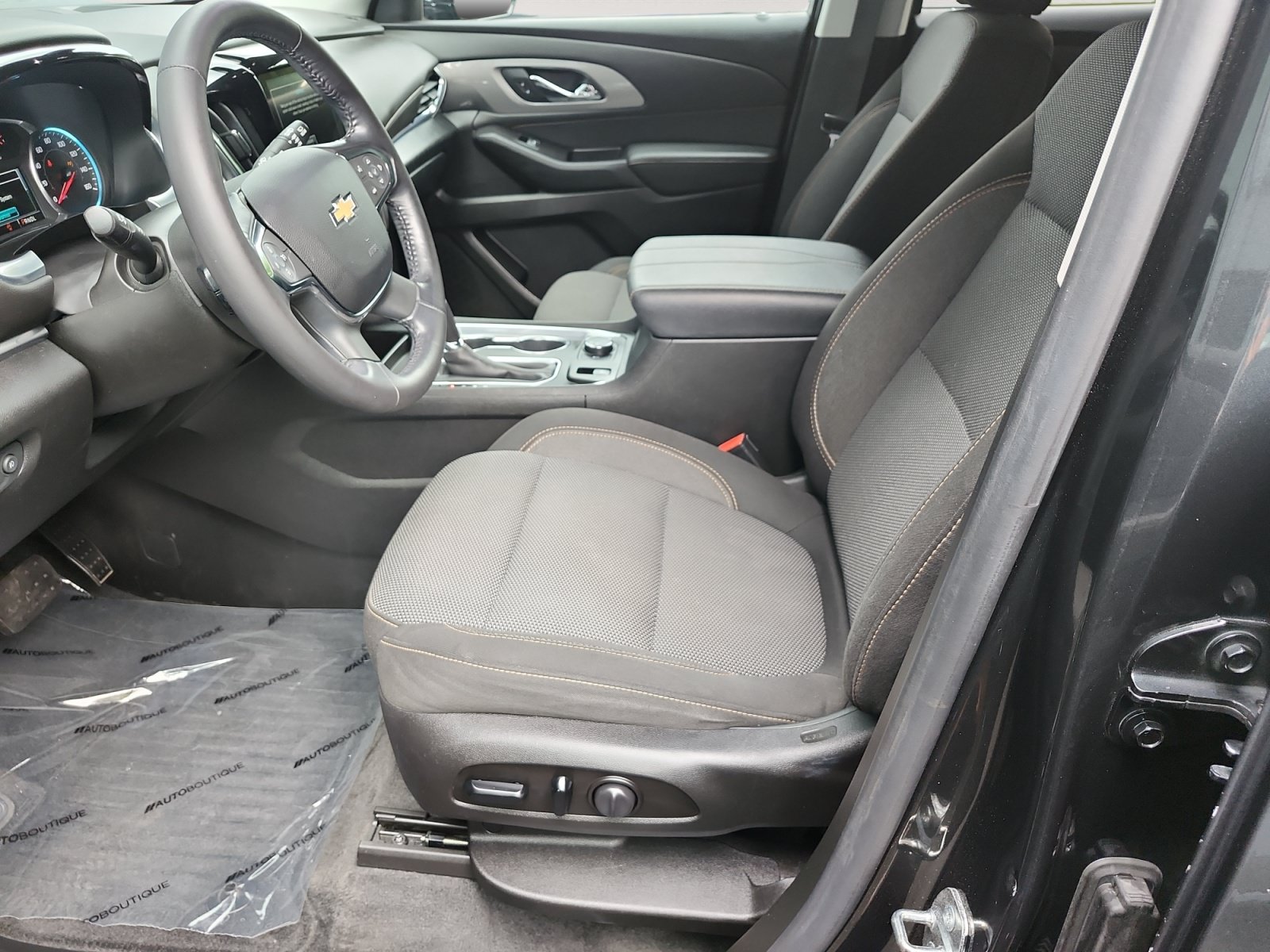 Used 2019 Chevrolet Traverse LT FWD image 9