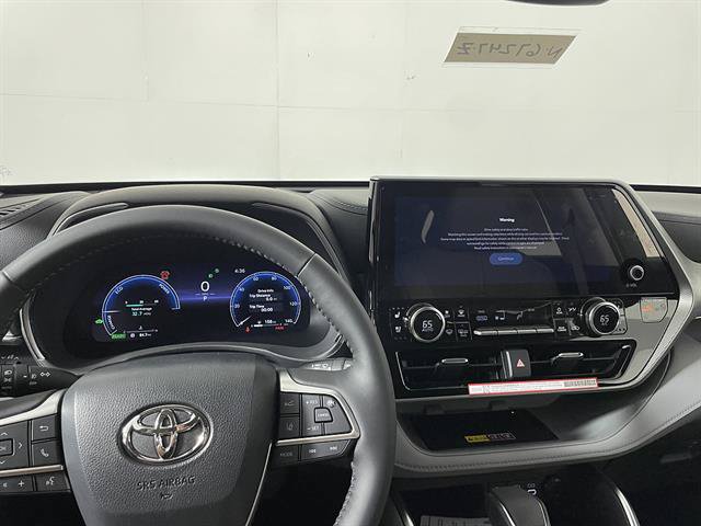 New 2026 Toyota Highlander Platinum AWD/4WD image 17