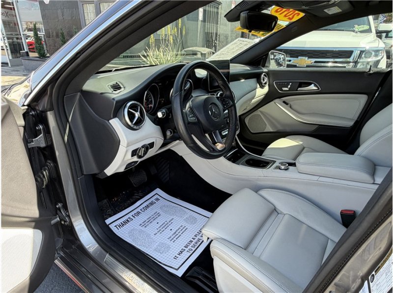 Used 2018 Mercedes-Benz CLA 250 image 11