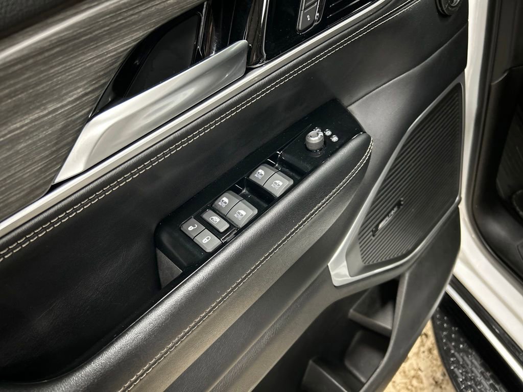 Certified 2024 Jeep Wagoneer L Series III w/ Flexible Seating Group image 15