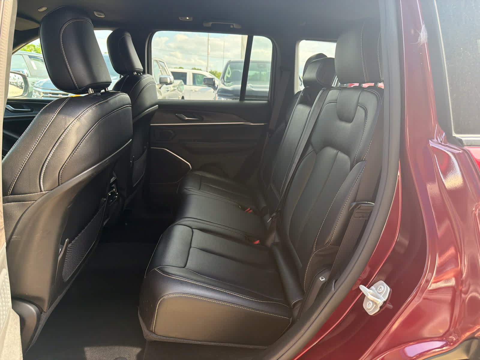 Used 2024 Jeep Grand Cherokee Limited AWD/4WD image 25