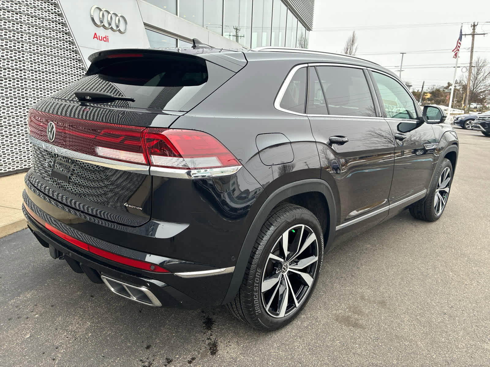 Used 2024 Volkswagen Atlas Cross Sport SEL Premium R-Line image 8