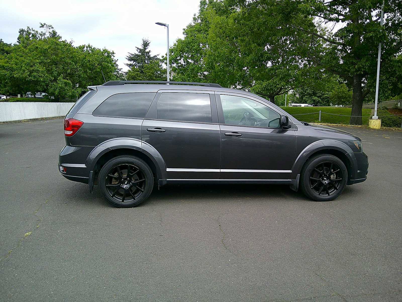 Used 2019 Dodge Journey SE w/ Premium Group FWD image 6