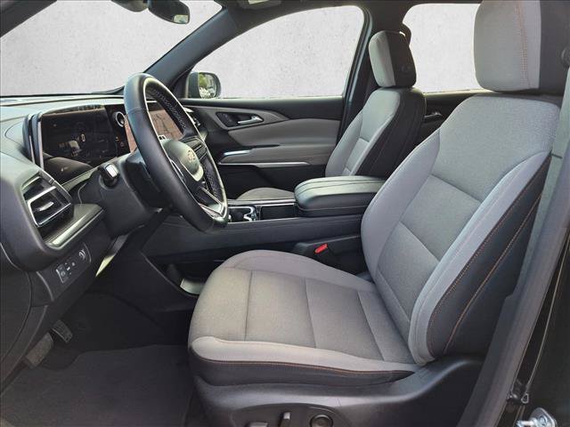 Used 2025 Chevrolet Traverse LT FWD image 16