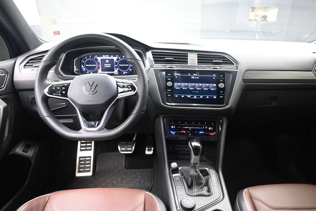 Used 2024 Volkswagen Tiguan SEL R-Line AWD/4WD image 9