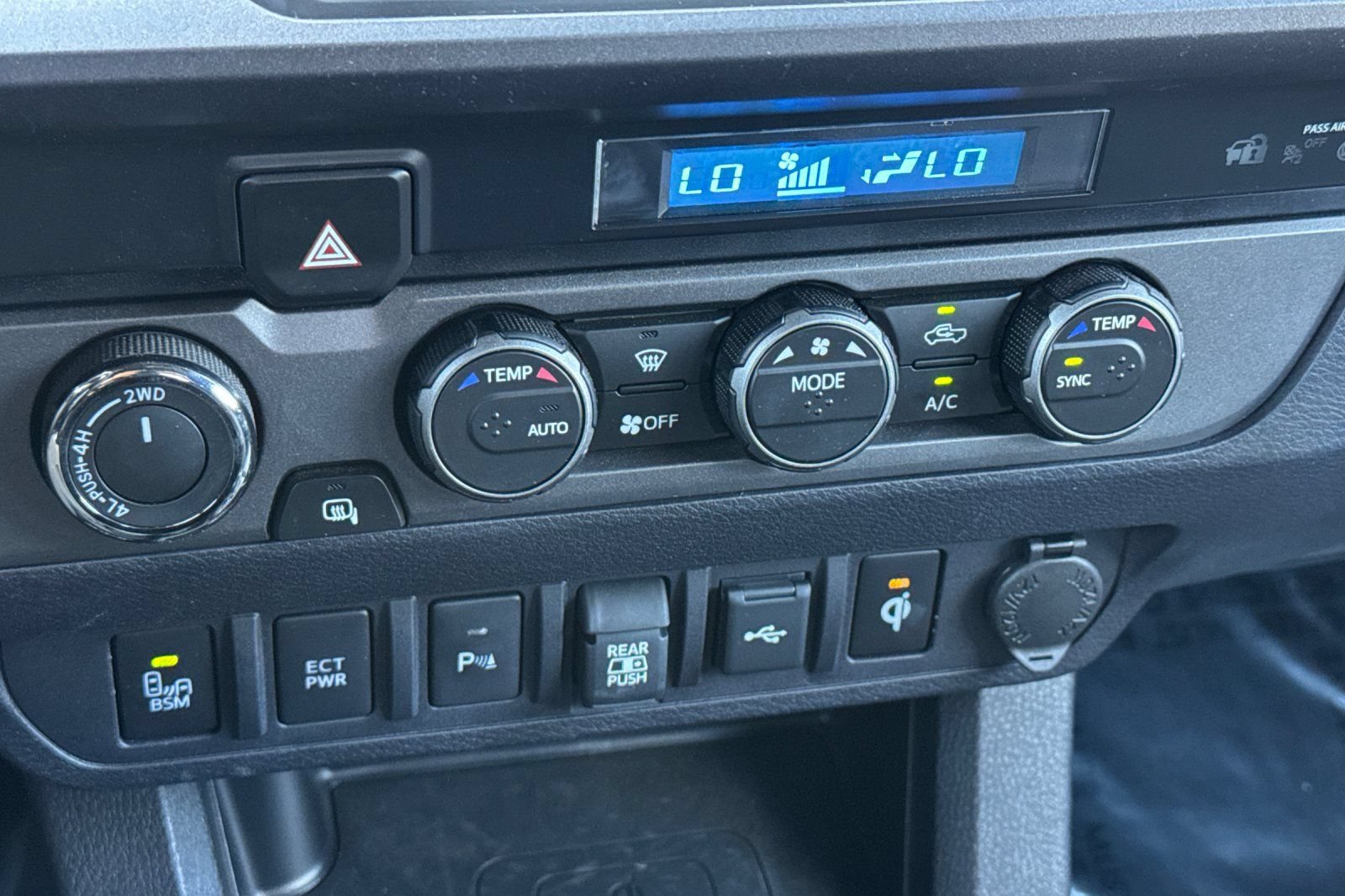Used 2023 Toyota Tacoma TRD Off-Road w/ Technology Package AWD/4WD image 20