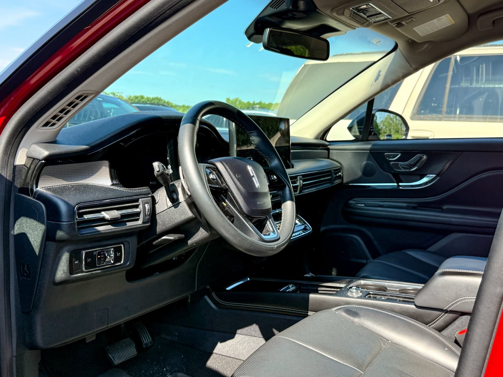 Used 2023 Lincoln Corsair Reserve w/ Rear Removable Package Tray AWD/4WD image 9