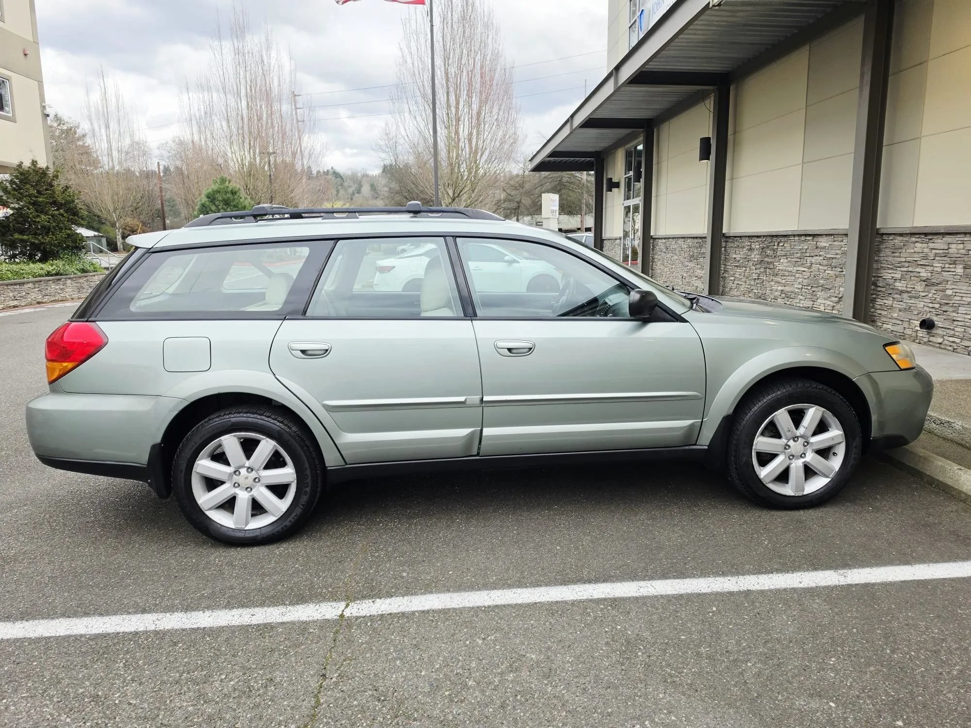 Used 2006 Subaru Outback 2.5i Special Edition w/ Popular Equipment Group 1D AWD/4WD image 6