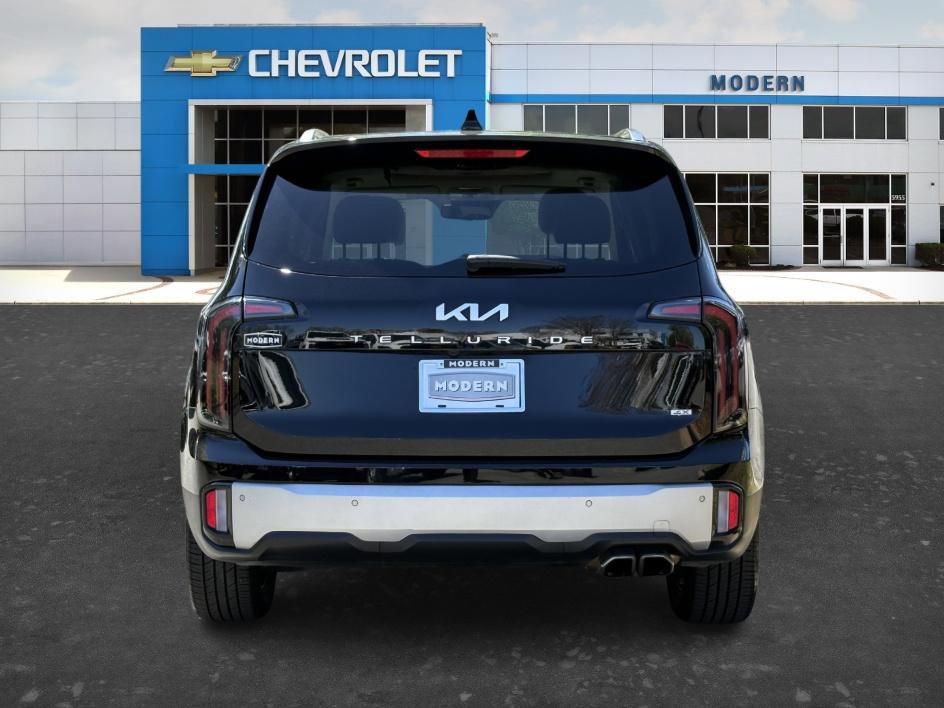 Used 2023 Kia Telluride EX w/ EX Captain's Chair Package AWD/4WD image 4