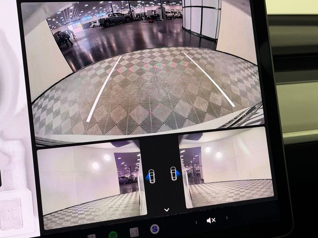 Used 2023 Tesla Model Y Long Range image 17