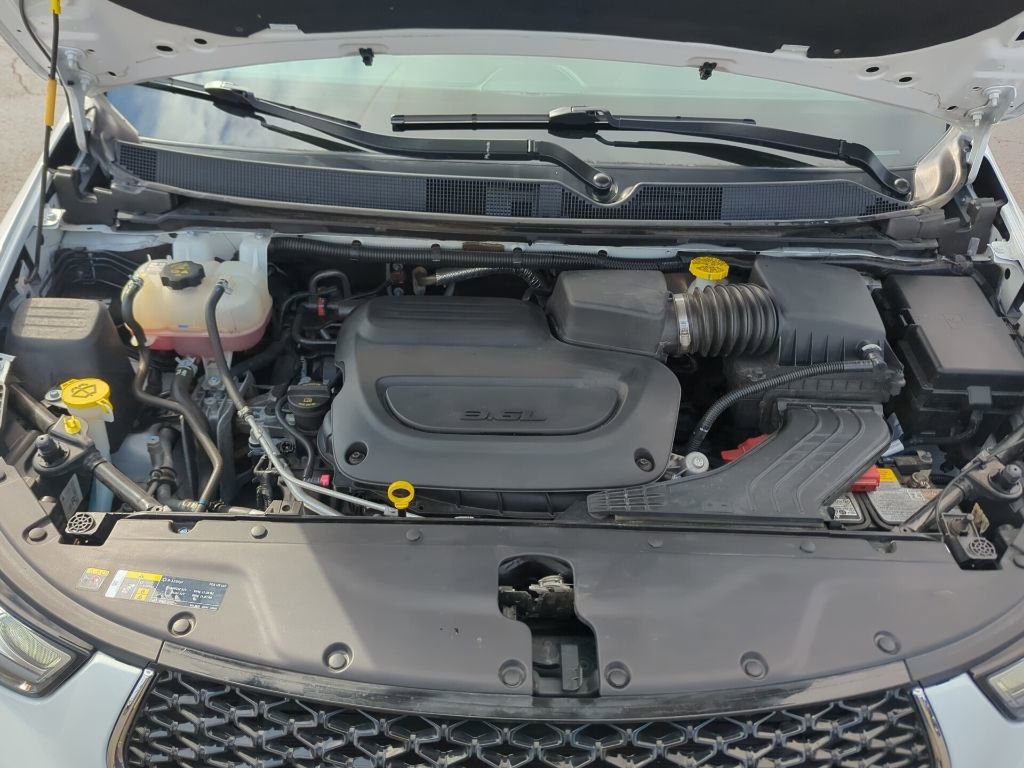 Used 2025 Chrysler Pacifica Select image 12