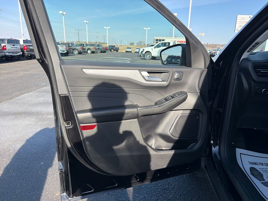 Used 2025 Ford Escape Platinum image 10