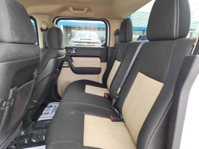 Used 2010 HUMMER H3T Luxury image 9