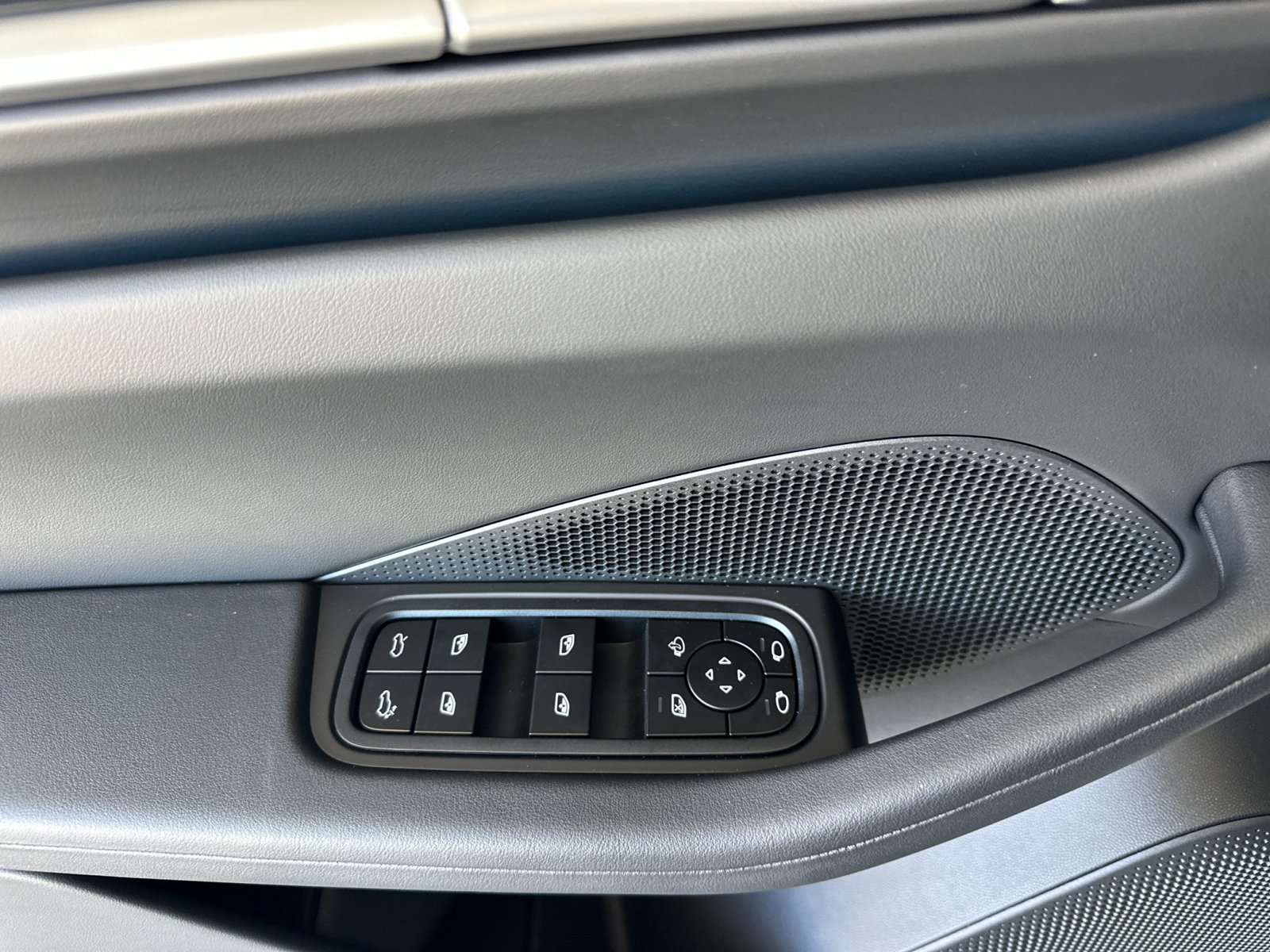 New 2026 Porsche Macan Electric RWD image 13