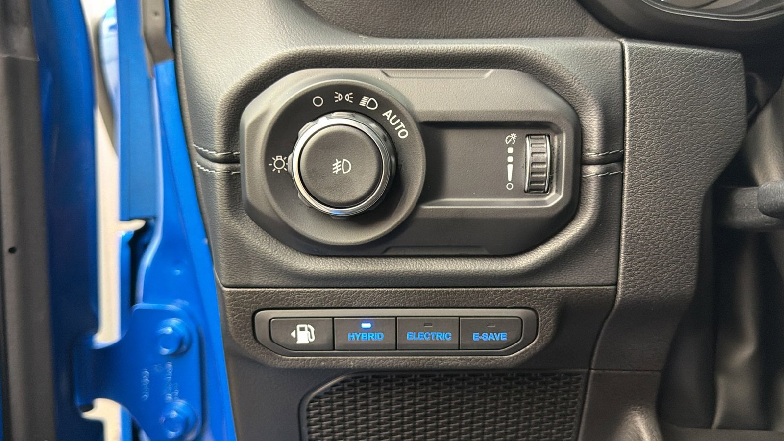 Used 2024 Jeep Wrangler Unlimited Sahara w/ Technology Group image 29