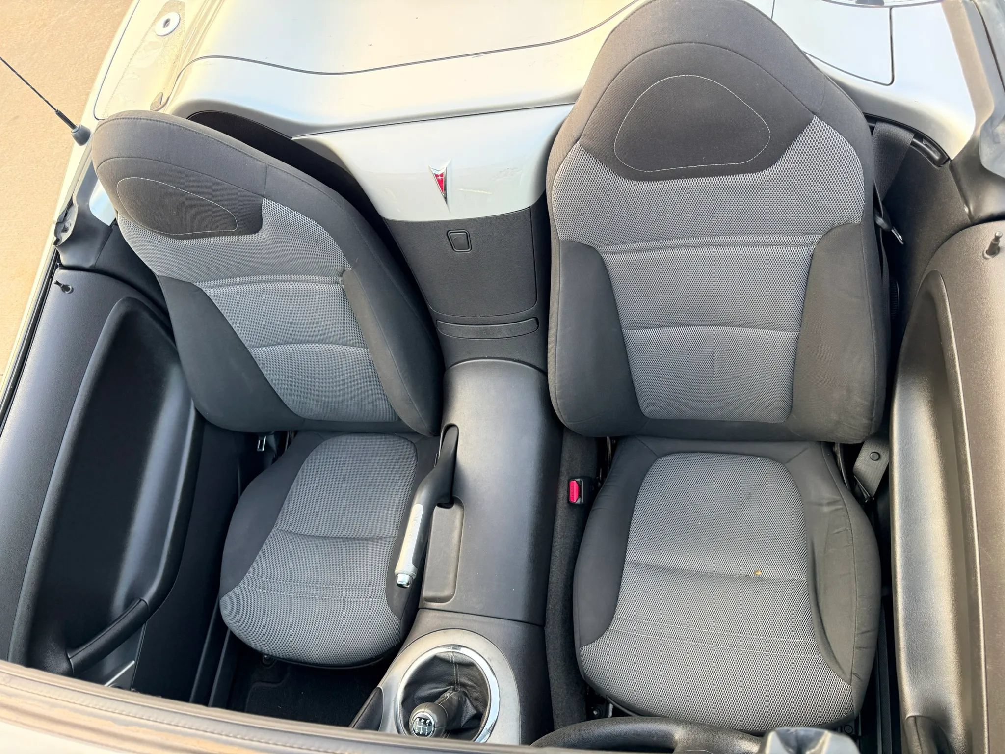 Used 2007 Pontiac Solstice Convertible RWD image 9