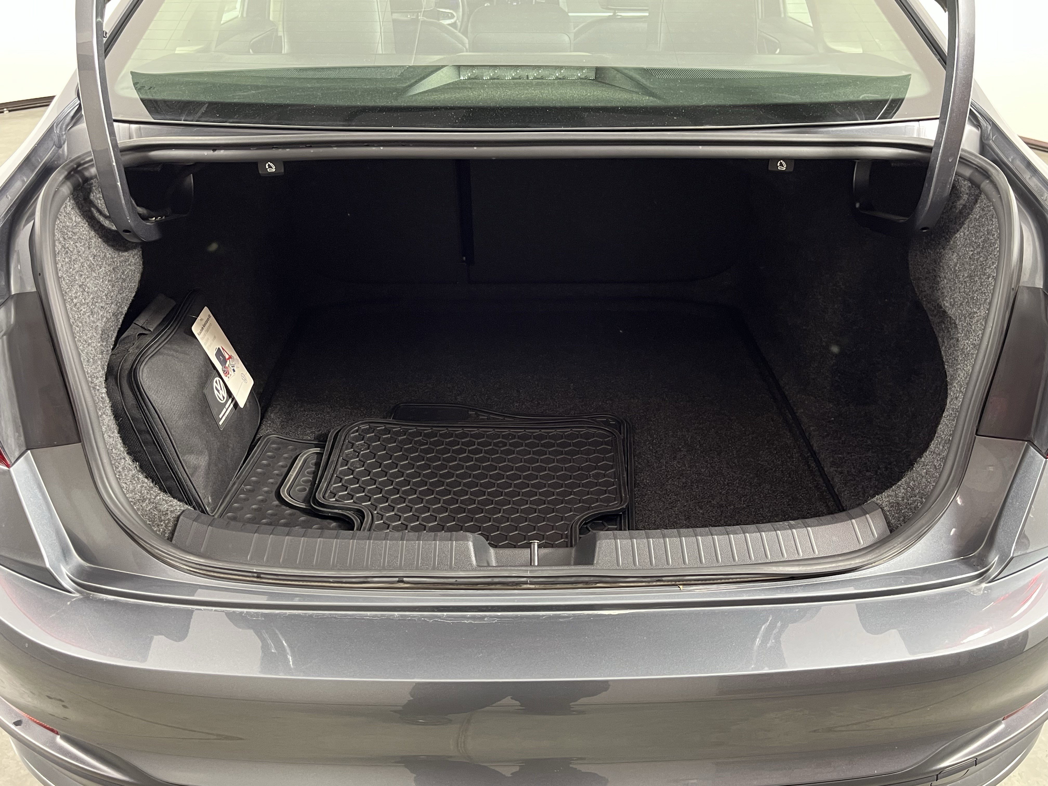 Certified 2023 Volkswagen Jetta SE image 24