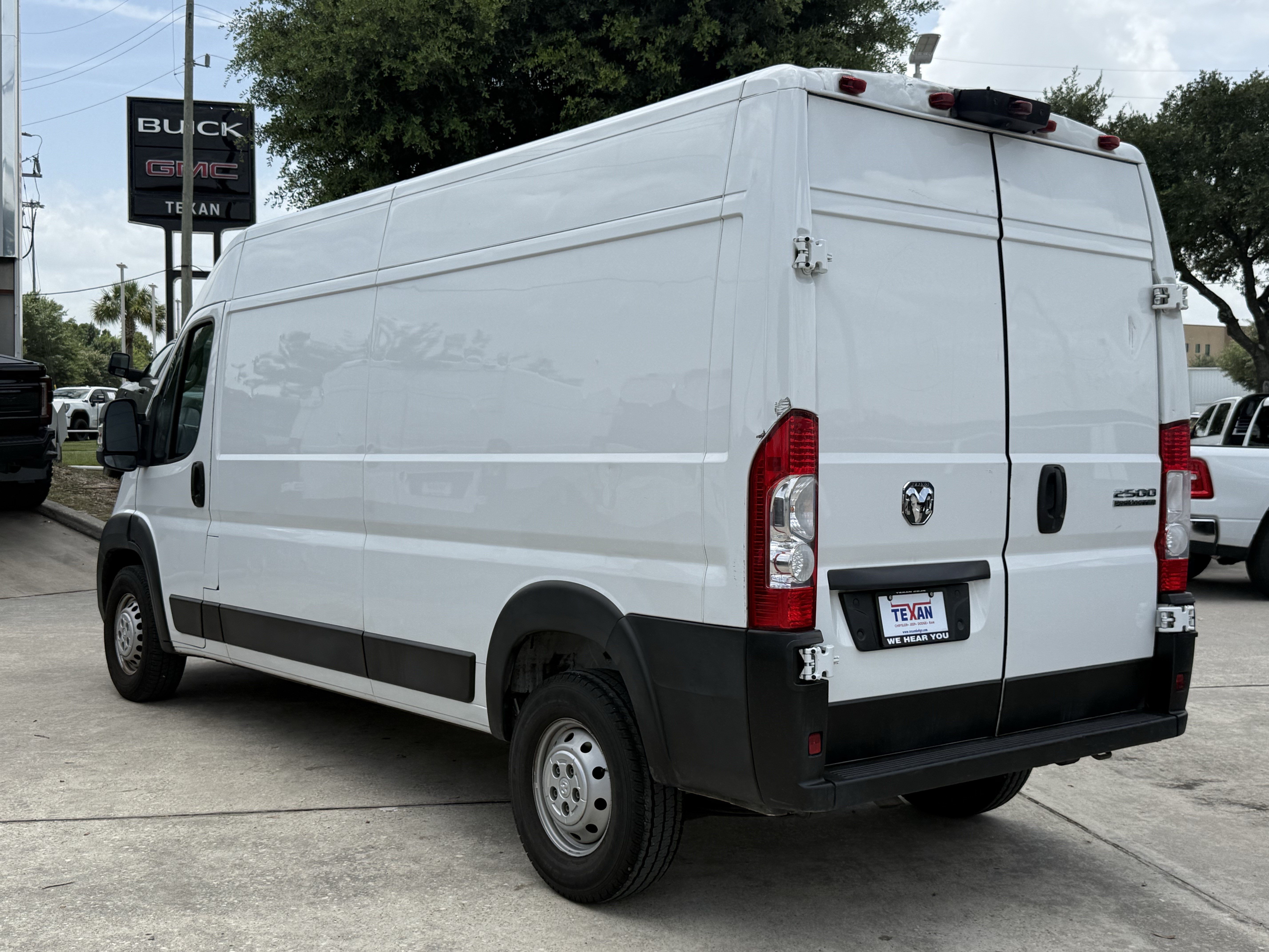Used 2024 RAM ProMaster 2500 w/ Convenience Group FWD image 7