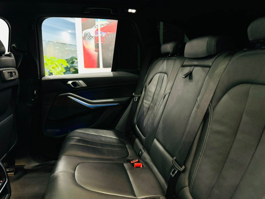 Used 2022 BMW X5 sDrive40i w/ M Sport Package image 18