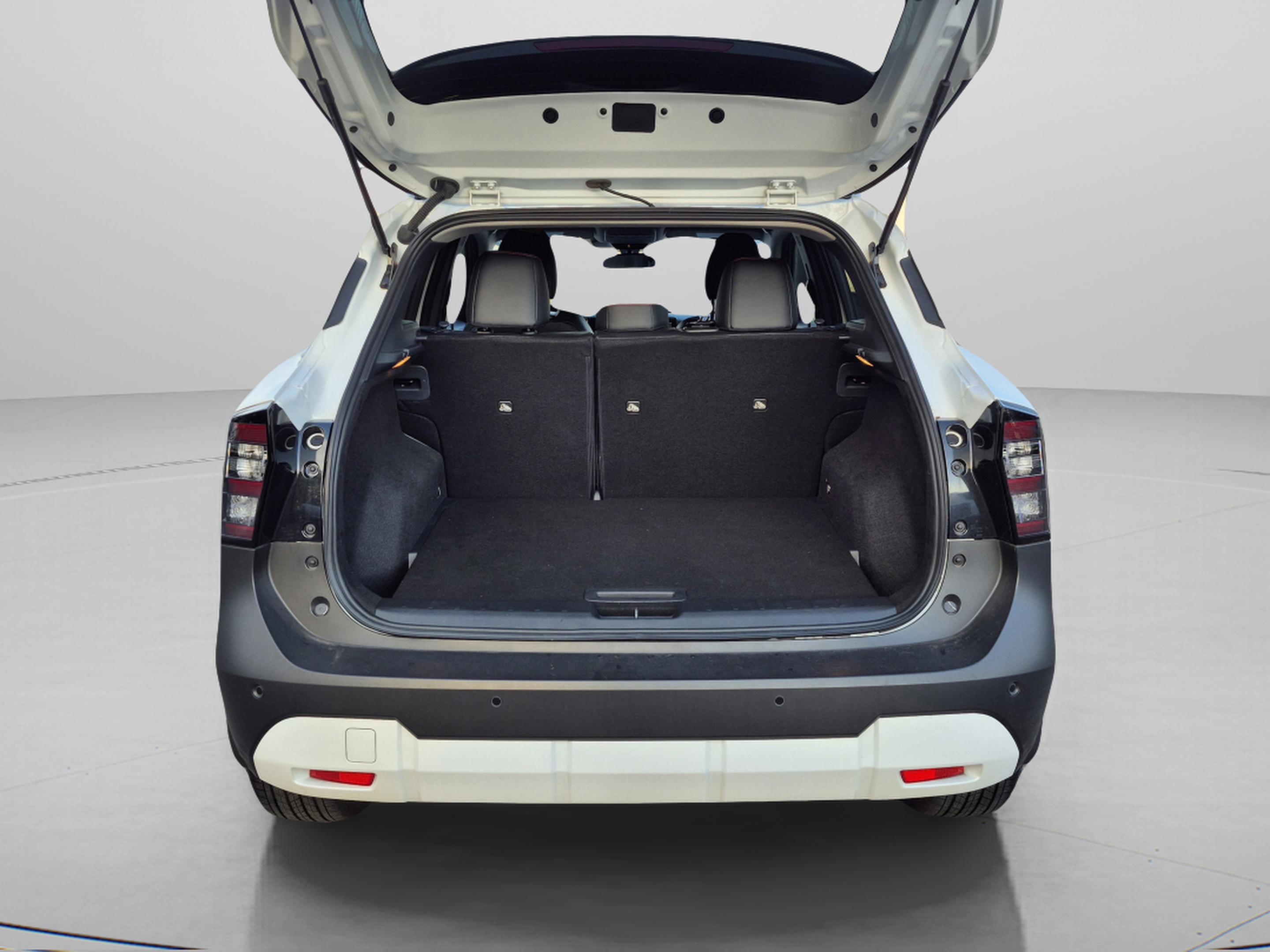 Certified 2025 Nissan Kicks SR FWD image 11